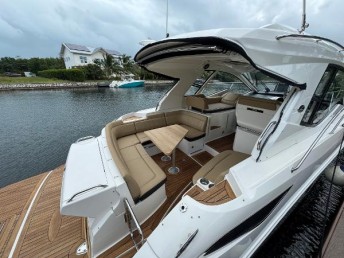 2018 Sea Ray Sundancer 350 Coupe