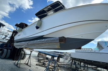 2007 Boston Whaler 240 Outrage