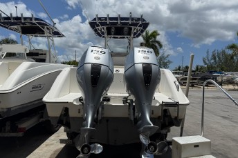 2007 Boston Whaler 240 Outrage