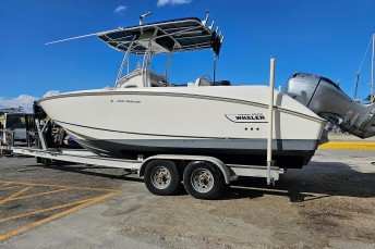 2007 Boston Whaler 240 Outrage