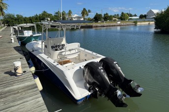 2006 Boston Whaler 240 Outrage