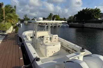 2005 Boston Whaler 320 Outrage