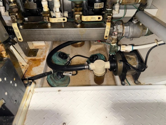 SOLD!! - Everglades 320EX