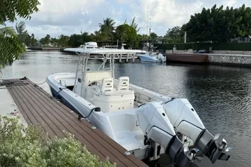 2005 Boston Whaler 320 Outrage